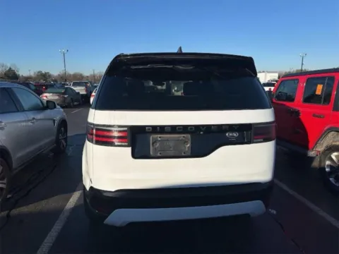 More photos of 2021 Land Rover Discovery HSE R-Dynamic at AutoGiant USA Indianapolis, IN
