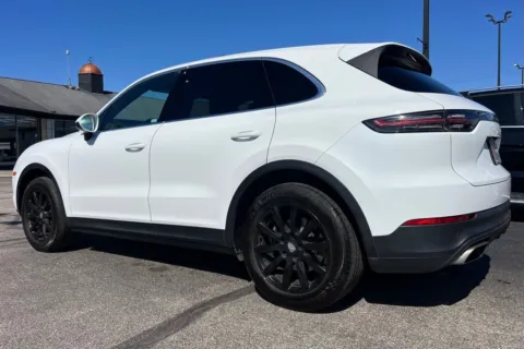 More photos of 2020 Porsche Cayenne at AutoGiant USA Indianapolis, IN