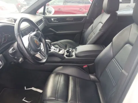 More photos of 2020 Porsche Cayenne at AutoGiant USA Indianapolis, IN