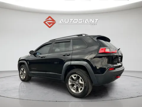 More photos of 2019 Jeep Cherokee Trailhawk at AutoGiant USA Indianapolis, IN
