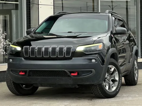 Black 2019 Jeep Cherokee Trailhawk for sale in Indianapolis, IN