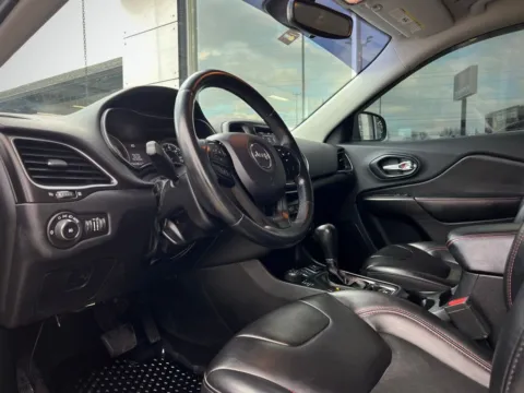 Photos of 2019 Jeep Cherokee Trailhawk for sale in Indianapolis, IN at AutoGiant USA Indianapolis