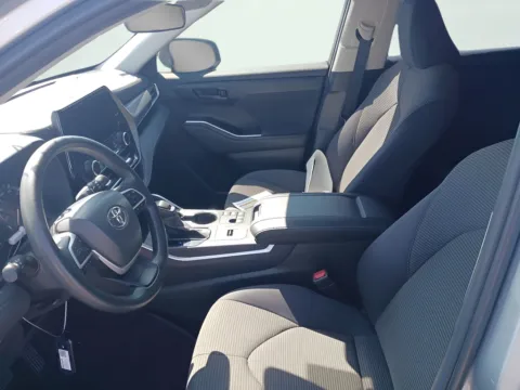 More photos of 2023 Toyota Highlander L at AutoGiant USA Indianapolis, IN