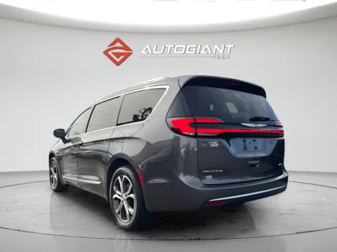More photos of 2021 Chrysler Pacifica Pinnacle at AutoGiant USA Indianapolis, IN