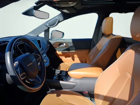 More photos of 2021 Chrysler Pacifica Pinnacle at AutoGiant USA Indianapolis, IN