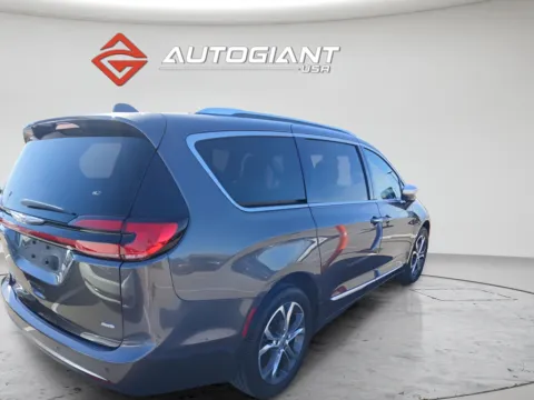 Another view of 2021 Chrysler Pacifica Pinnacle for sale in Indianapolis, IN at AutoGiant USA Indianapolis