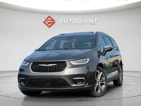 Unknown 2021 Chrysler Pacifica Pinnacle for sale in Indianapolis, IN