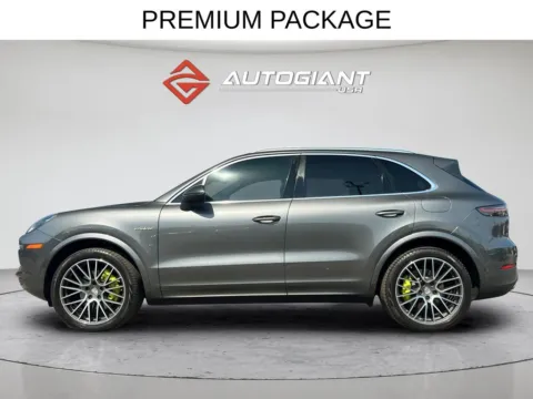 More photos of 2019 Porsche Cayenne E-Hybrid at AutoGiant USA Indianapolis, IN