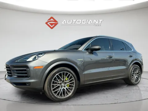 More photos of 2019 Porsche Cayenne E-Hybrid at AutoGiant USA Indianapolis, IN