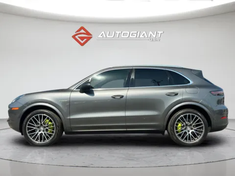 More photos of 2019 Porsche Cayenne E-Hybrid at AutoGiant USA Indianapolis, IN