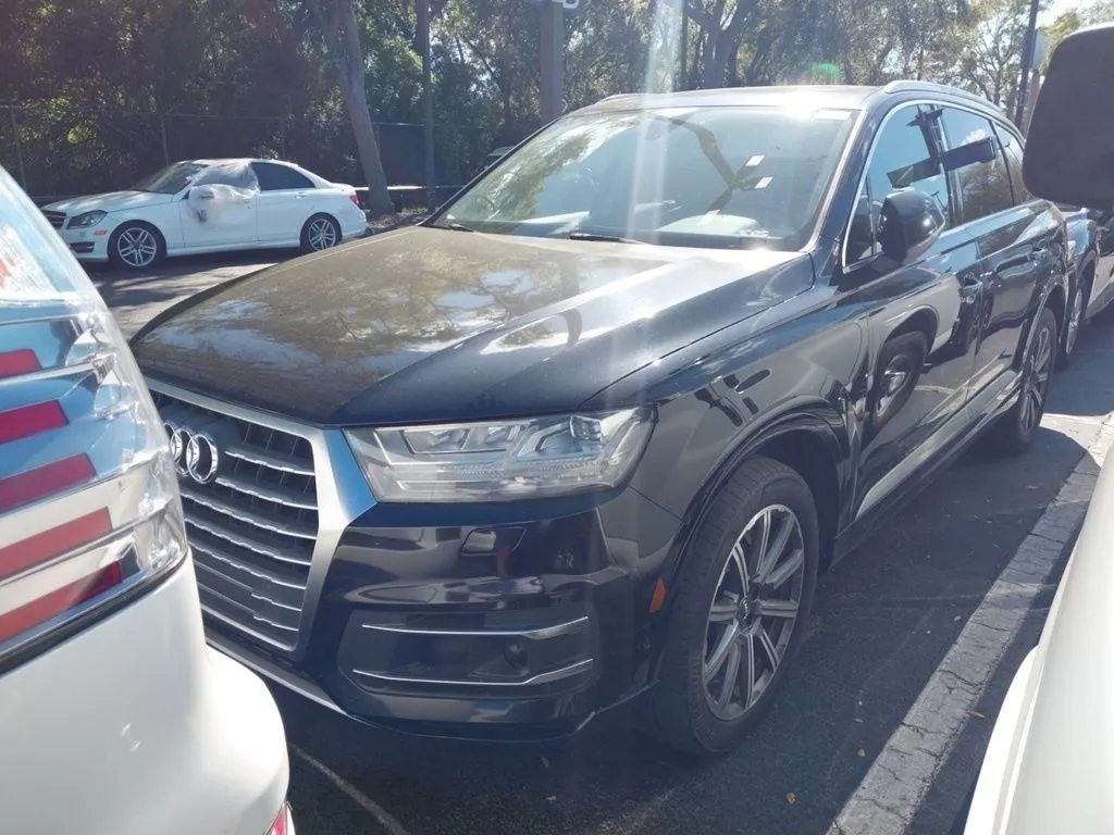 Black 2019 Audi Q7 55 Premium Plus for sale in Indianapolis, IN