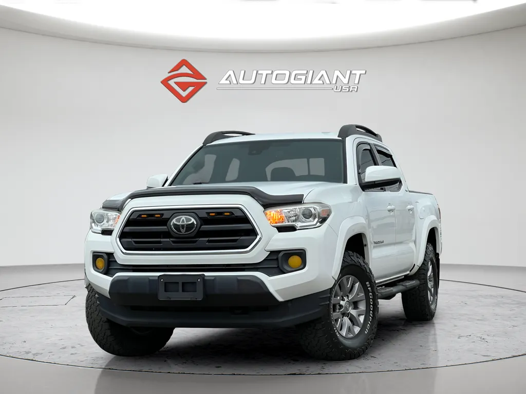 White 2019 Toyota Tacoma SR5 for sale in Indianapolis, IN