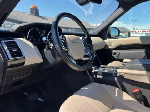 Photos of 2018 Land Rover Discovery SE for sale in Indianapolis, IN at AutoGiant USA Indianapolis