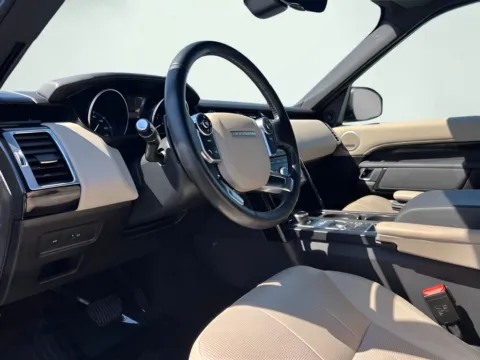 Photos of 2018 Land Rover Discovery SE for sale in Indianapolis, IN at AutoGiant USA Indianapolis