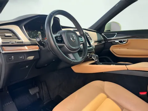 Photos of 2019 Volvo XC90 T6 Momentum for sale in Indianapolis, IN at AutoGiant USA Indianapolis