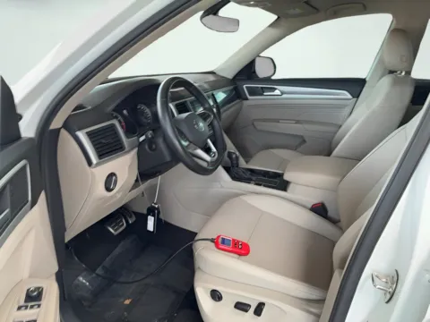 More photos of 2021 Volkswagen Atlas 3.6L V6 SE w/Technology R-Line at AutoGiant USA Indianapolis, IN