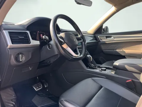 Photos of 2022 Volkswagen Atlas 3.6L V6 SEL R-Line for sale in Indianapolis, IN at AutoGiant USA Indianapolis