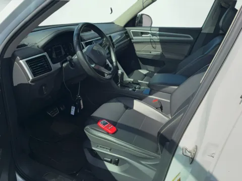 More photos of 2022 Volkswagen Atlas 3.6L V6 SEL R-Line at AutoGiant USA Indianapolis, IN