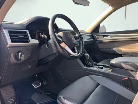 Photos of 2022 Volkswagen Atlas 3.6L V6 SEL R-Line for sale in Indianapolis, IN at AutoGiant USA Indianapolis