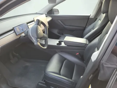 More photos of 2021 Tesla Model Y Long Range at AutoGiant USA Indianapolis, IN