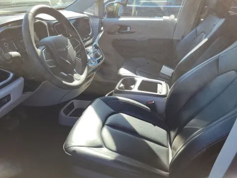 More photos of 2023 Chrysler Pacifica Touring L at AutoGiant USA Indianapolis, IN