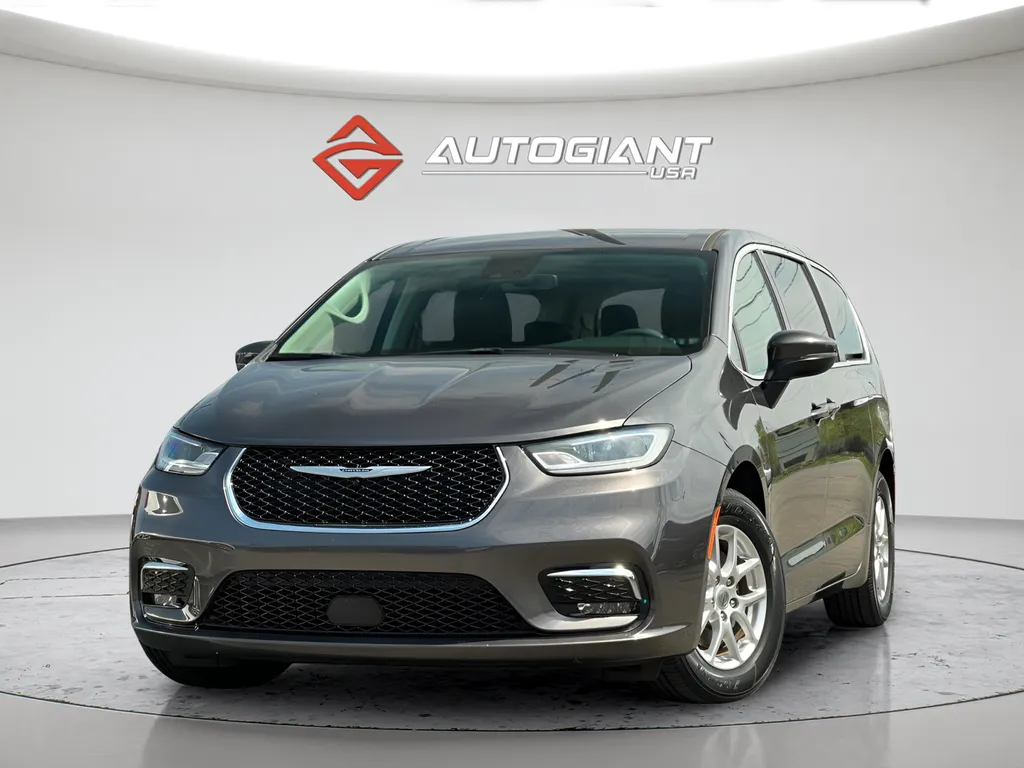 Gray 2023 Chrysler Pacifica Touring L for sale in Indianapolis, IN