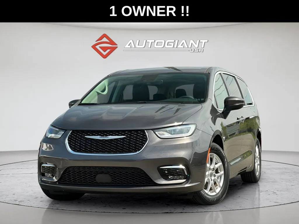 Unknown 2023 Chrysler Pacifica Touring L for sale in Indianapolis, IN