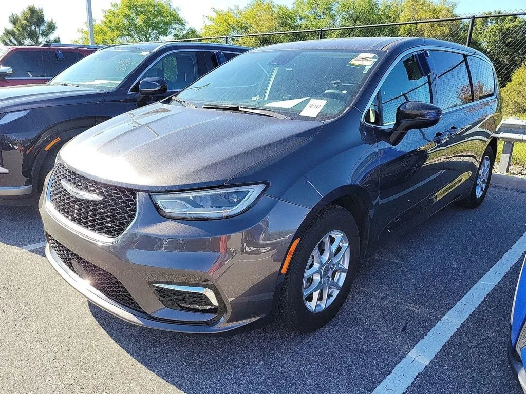 Gray 2023 Chrysler Pacifica Touring L for sale in Indianapolis, IN