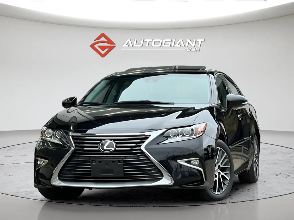 Silver 2017 Lexus ES 350 for sale in Indianapolis, IN