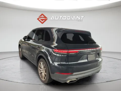 More photos of 2021 Porsche Cayenne at AutoGiant USA Indianapolis, IN