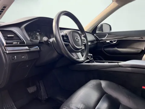 Photos of 2018 Volvo XC90 T5 Momentum 5P for sale in Indianapolis, IN at AutoGiant USA Indianapolis