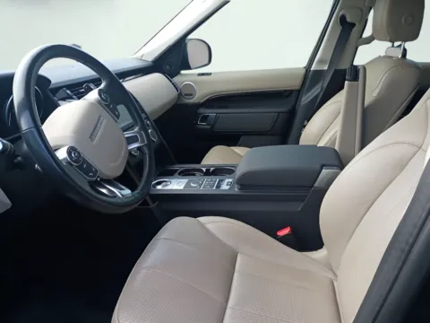 More photos of 2018 Land Rover Discovery SE at AutoGiant USA Indianapolis, IN