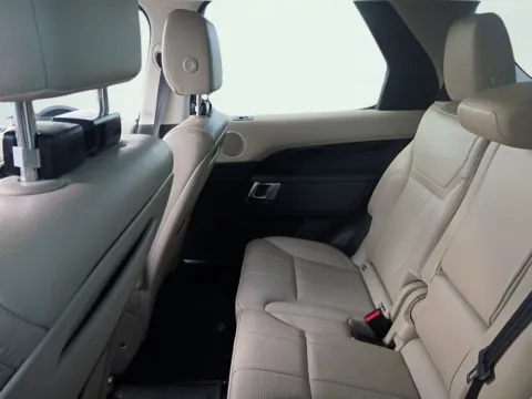 More photos of 2018 Land Rover Discovery SE at AutoGiant USA Indianapolis, IN