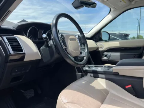 Photos of 2018 Land Rover Discovery SE for sale in Indianapolis, IN at AutoGiant USA Indianapolis