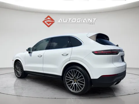 More photos of 2021 Porsche Cayenne at AutoGiant USA Indianapolis, IN