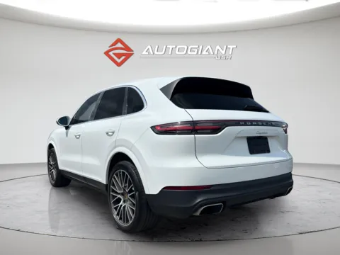 More photos of 2021 Porsche Cayenne at AutoGiant USA Indianapolis, IN