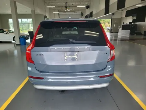 More photos of 2022 Volvo XC90 T5 Momentum at AutoGiant USA Indianapolis, IN