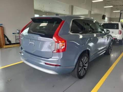 More photos of 2022 Volvo XC90 T5 Momentum at AutoGiant USA Indianapolis, IN