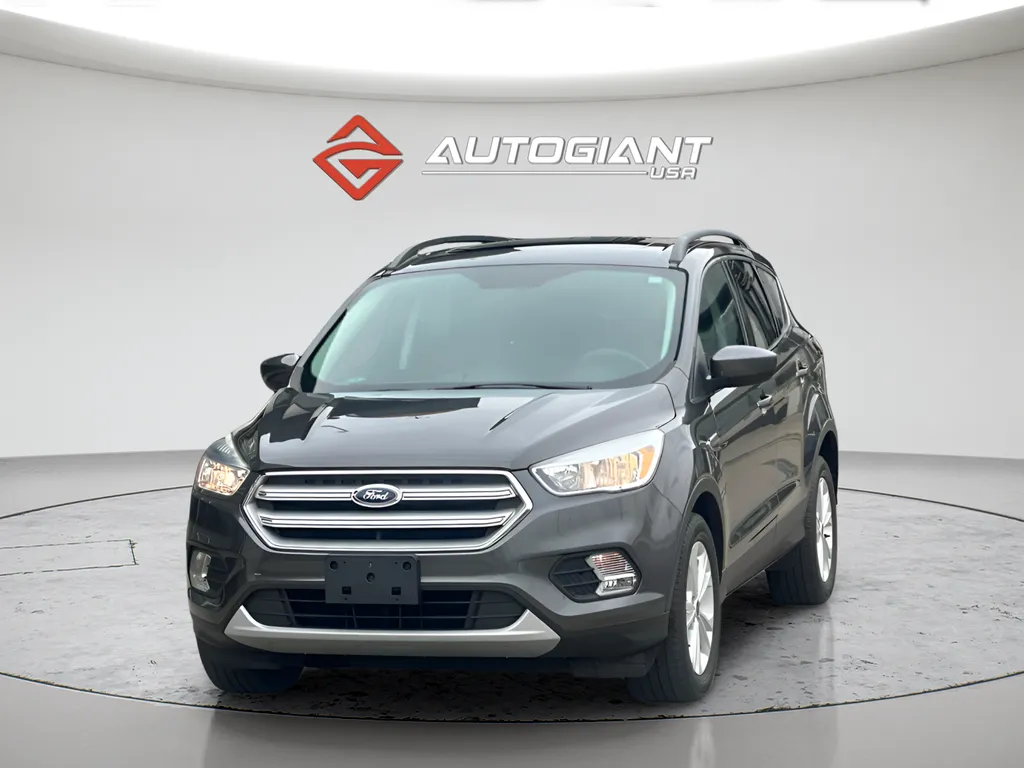 Gray 2018 Ford Escape SE for sale in Indianapolis, IN
