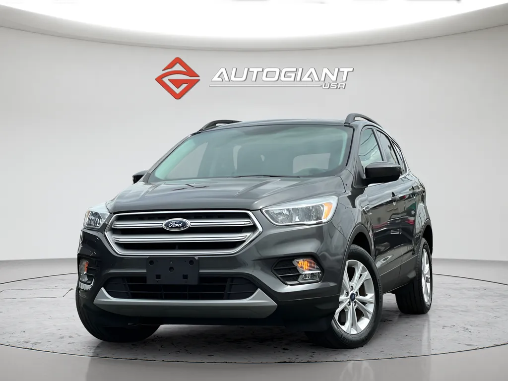 Gray 2018 Ford Escape SE for sale in Indianapolis, IN