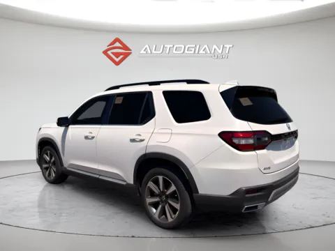 More photos of 2023 Honda Pilot Elite at AutoGiant USA Indianapolis, IN