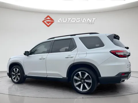 More photos of 2023 Honda Pilot Elite at AutoGiant USA Indianapolis, IN