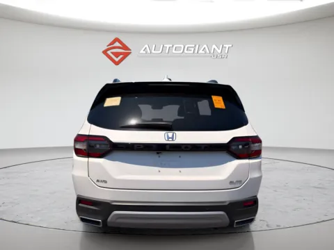 More photos of 2023 Honda Pilot Elite at AutoGiant USA Indianapolis, IN
