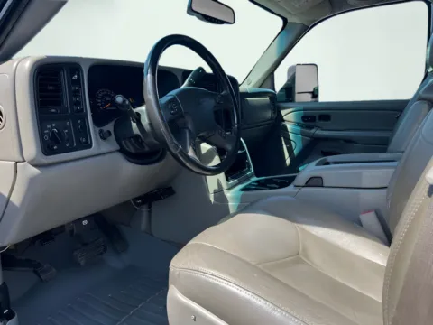 Photos of 2006 Chevrolet Silverado 2500HD LT for sale in Indianapolis, IN at AutoGiant USA Indianapolis