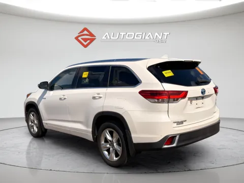 More photos of 2017 Toyota Highlander Hybrid Limited at AutoGiant USA Indianapolis, IN