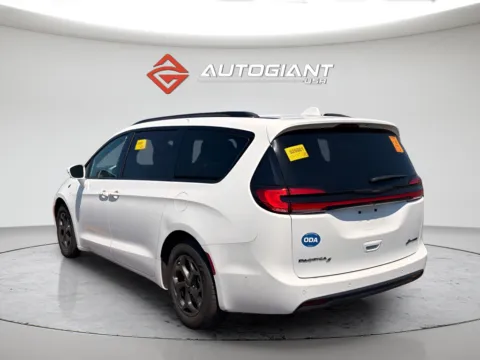 More photos of 2021 Chrysler Pacifica Hybrid Touring L at AutoGiant USA Indianapolis, IN