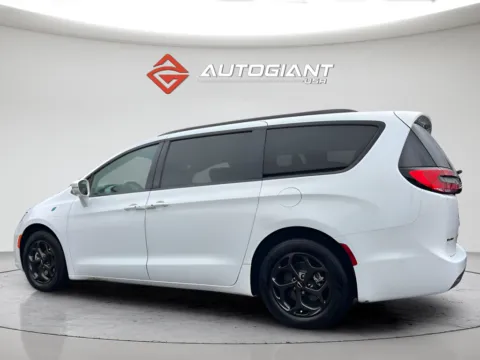 More photos of 2021 Chrysler Pacifica Hybrid Touring L at AutoGiant USA Indianapolis, IN