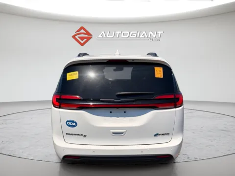 More photos of 2021 Chrysler Pacifica Hybrid Touring L at AutoGiant USA Indianapolis, IN