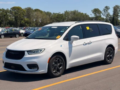 Photos of 2021 Chrysler Pacifica Hybrid Touring L for sale in Indianapolis, IN at AutoGiant USA Indianapolis