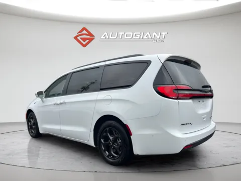 More photos of 2021 Chrysler Pacifica Hybrid Touring L at AutoGiant USA Indianapolis, IN